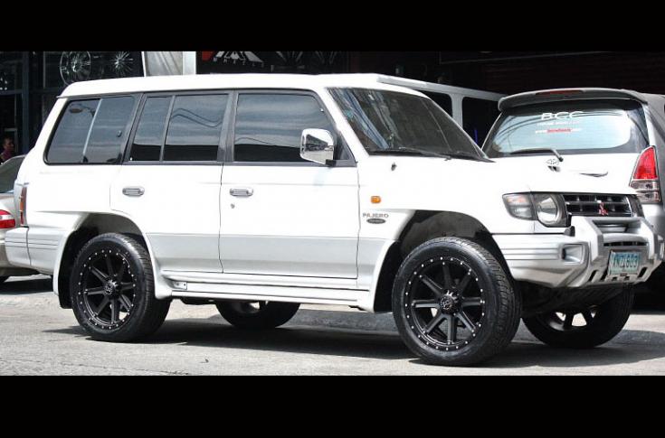 MITSUBISHI PAJERO MOAB MATTE BLACK